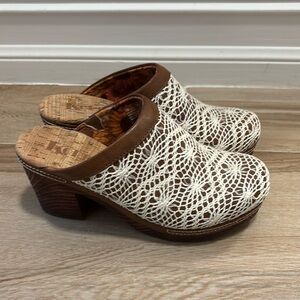 NEW NEVER WORN - KORKS Ease Fishnet Lace Boho Clogs Wooden Heel with cork sole